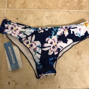 Cheeky swimsuit bottoms